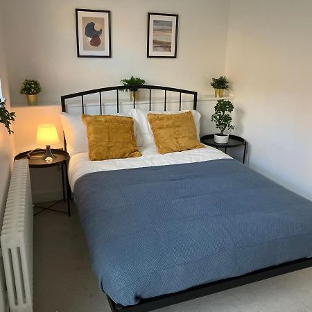 Magnificent Refurbished 1 Bed Flat Few Steps To High St ! - 4 East House Lägenhet Epsom Exteriör bild