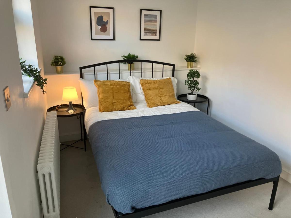 Magnificent Refurbished 1 Bed Flat Few Steps To High St ! - 4 East House Lägenhet Epsom Exteriör bild