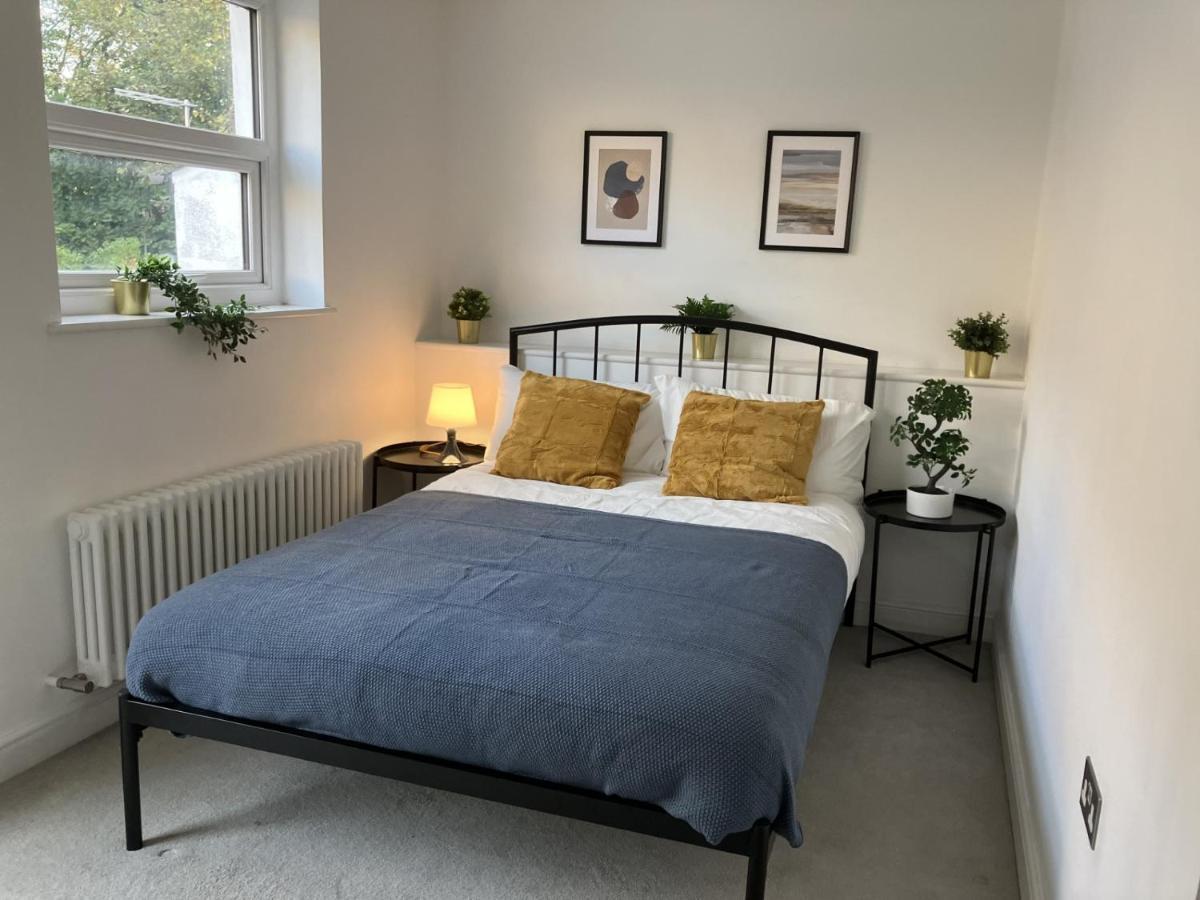 Magnificent Refurbished 1 Bed Flat Few Steps To High St ! - 4 East House Lägenhet Epsom Exteriör bild