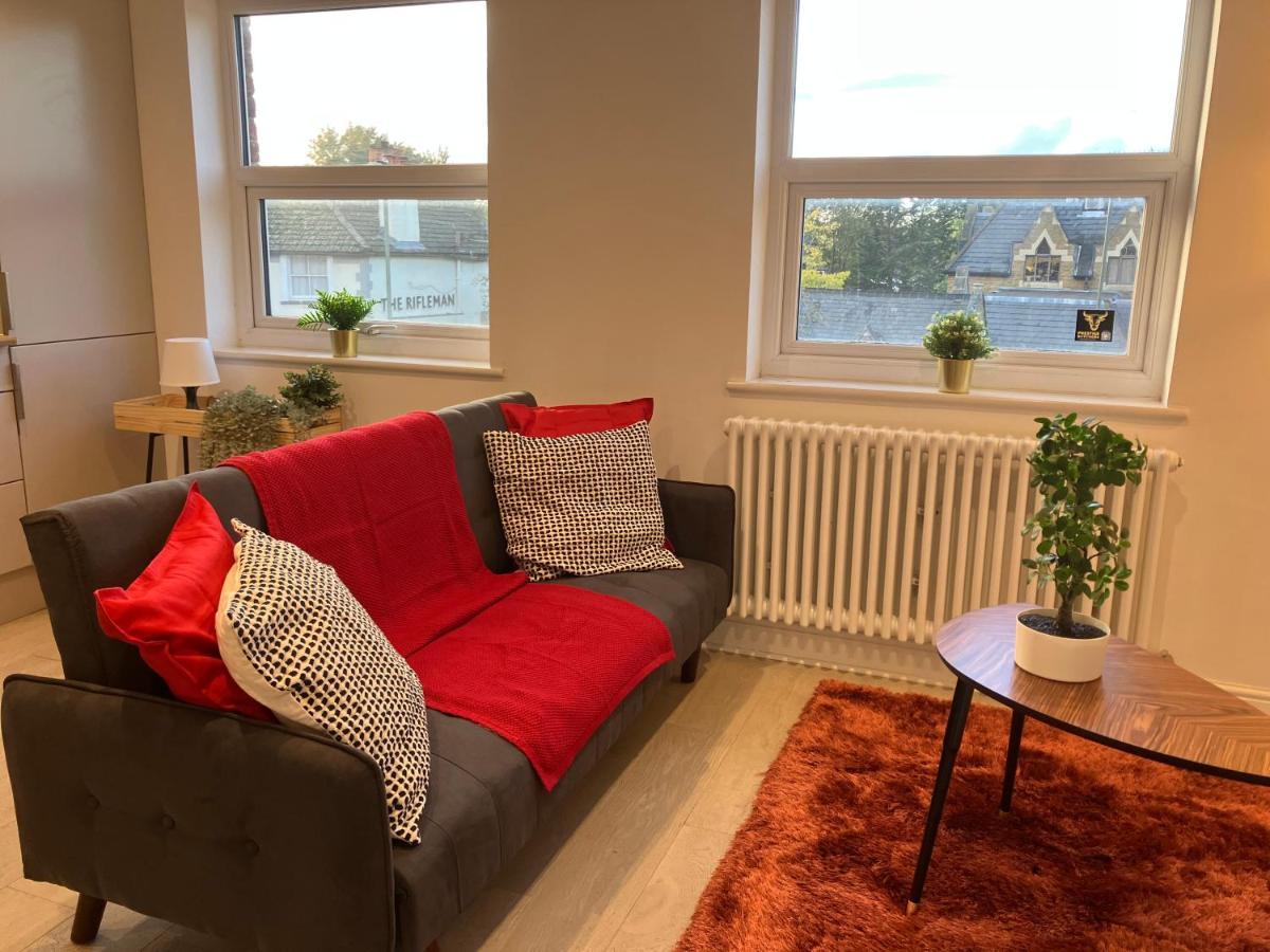 Magnificent Refurbished 1 Bed Flat Few Steps To High St ! - 4 East House Lägenhet Epsom Exteriör bild